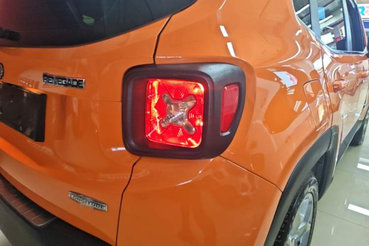 Used Jeep Renegade 2016 1.4T Automatic Jingneng Edition Right Rear Taillight