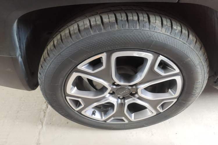 Used Jeep Renegade 2016 1.4T Automatic Smart Edition Right Rear Wheel Hub
