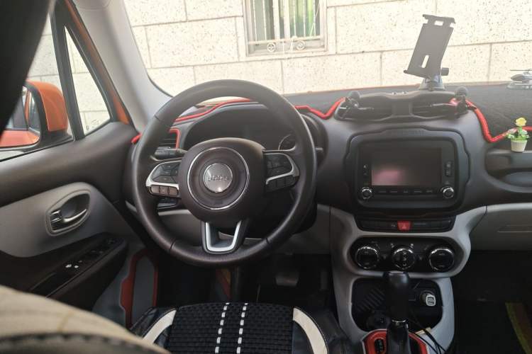Used Jeep Renegade 2016 1.4T Automatic Jingneng Version+ Steering Wheel