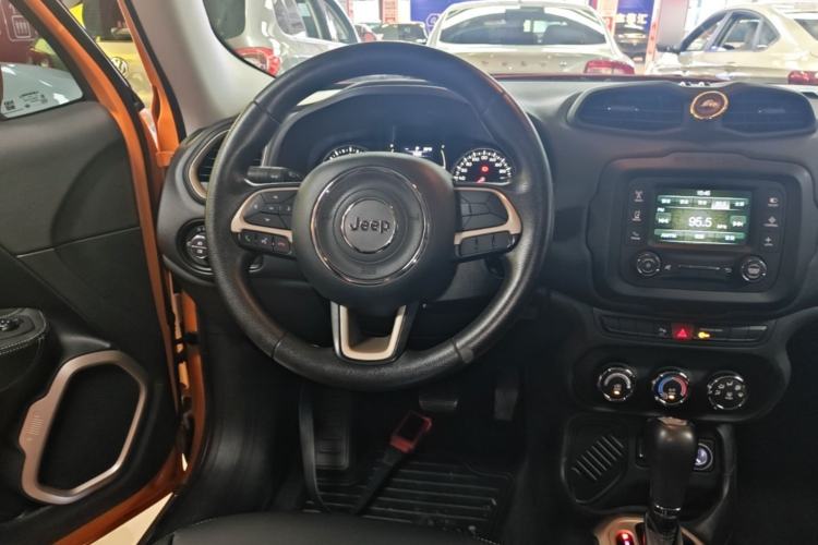 Used Jeep Renegade 2016 1.4T Automatic Jingneng Edition Steering Wheel