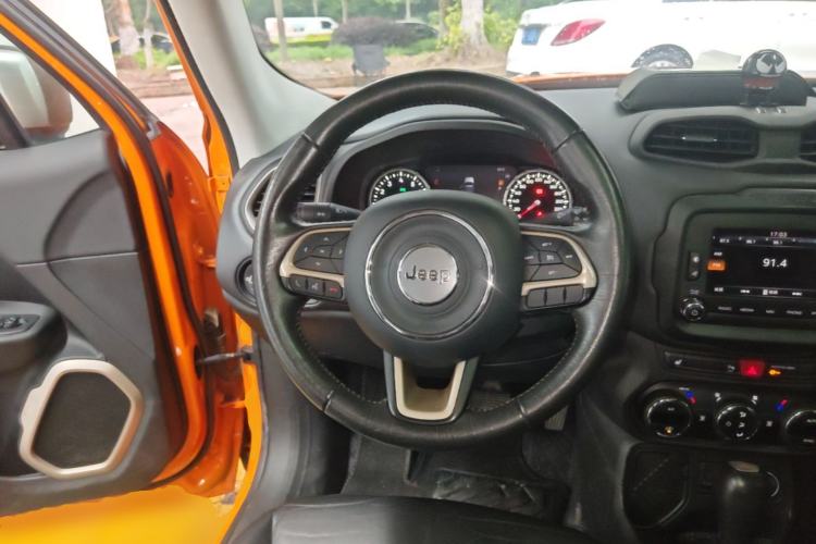 Used Jeep Renegade 2016 1.4T Automatic Smart Edition Steering Wheel