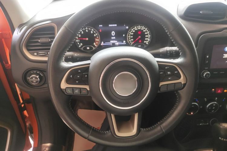Used Jeep Renegade 2016 1.4T Automatic Smart Edition Steering Wheel