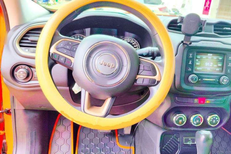 Used Jeep Renegade 2016 1.4T Automatic High-Energy Version Steering Wheel
