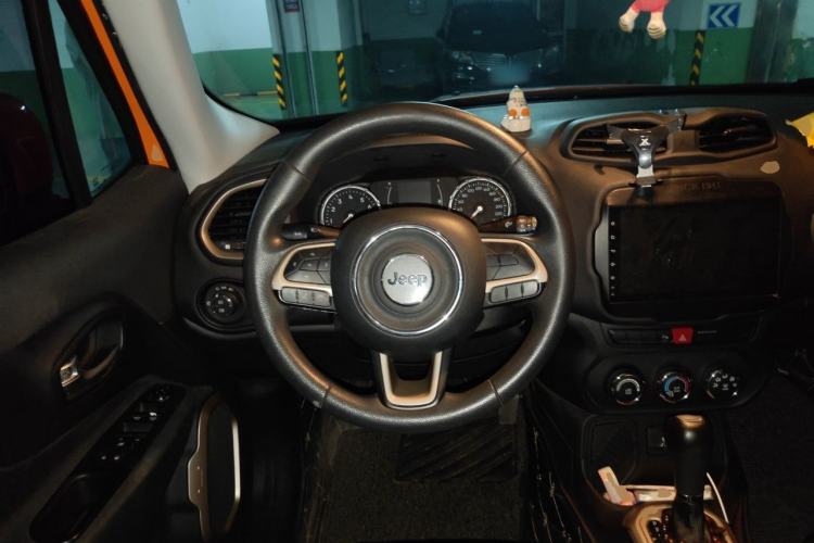 Used Jeep Renegade 2016 1.4T Automatic High-Energy Version Steering Wheel
