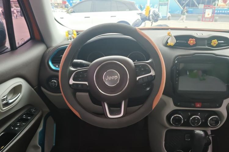Used Jeep Renegade 2016 1.4T Automatic Smart Edition Steering Wheel