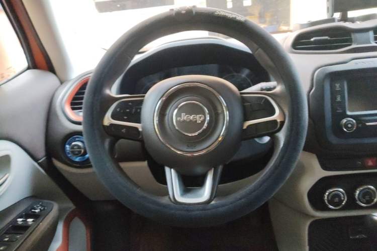 Used Jeep Renegade 2016 1.4T Automatic High-Energy Version Steering Wheel