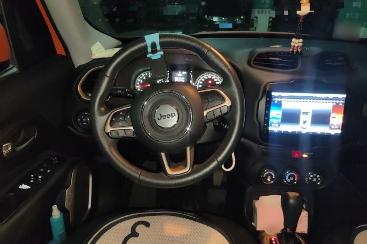 Used Jeep Renegade 2016 1.4T Automatic Kinetic Edition Steering Wheel
