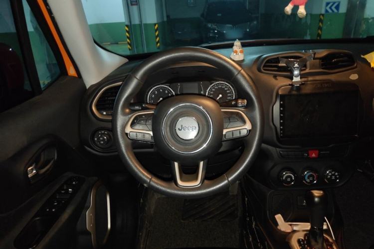 Used Jeep Renegade 2016 1.4T Automatic High-Energy Version Steering Wheel