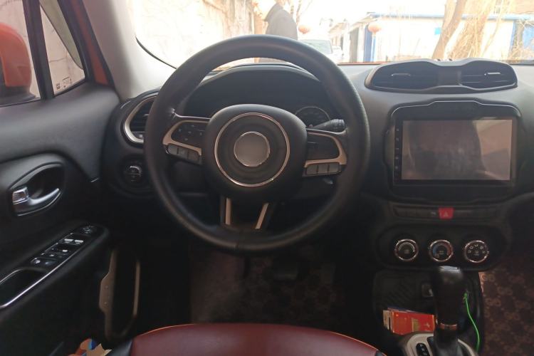 Used Jeep Renegade 2016 1.4T Automatic High-Energy Version Steering Wheel