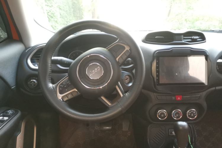 Used Jeep Renegade 2016 1.4T Automatic High-Energy Version Steering Wheel