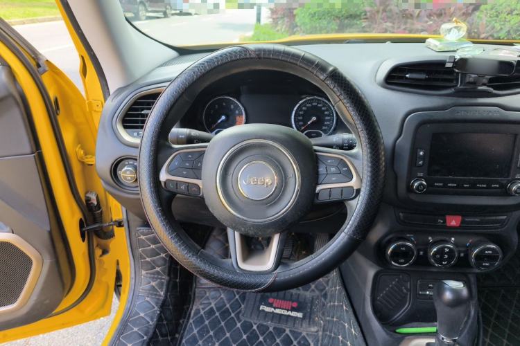Used Jeep Renegade 2016 1.4T Automatic Jingneng Version+ Steering Wheel