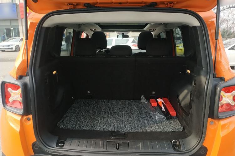 Used Jeep Renegade 2016 1.4T Automatic Jingneng Edition Trunk