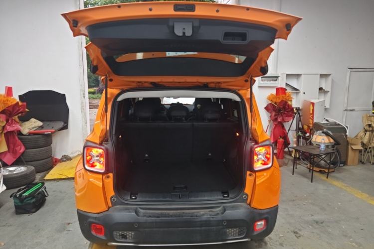 Used Jeep Renegade 2016 1.4T Automatic Smart Edition Trunk