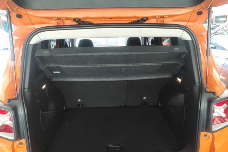 Used Jeep Renegade 2016 1.4T Automatic Smart Edition Trunk