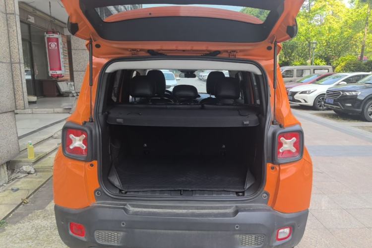 Used Jeep Renegade 2016 1.4T Automatic High-Energy Version Trunk