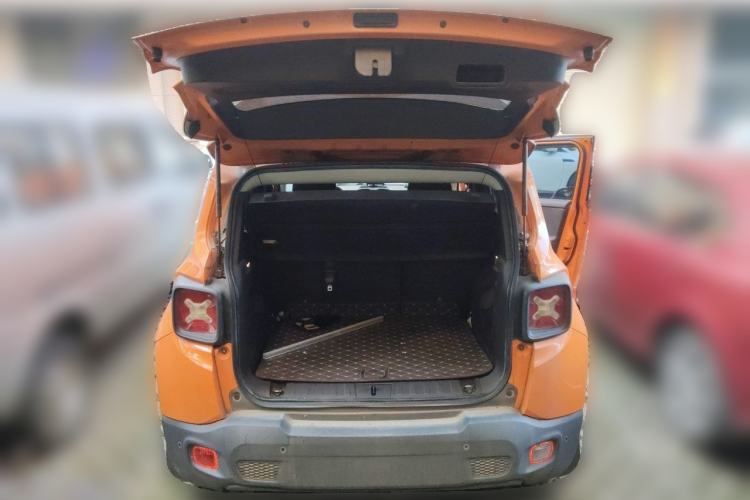Used Jeep Renegade 2016 1.4T Automatic High-Energy Version Trunk