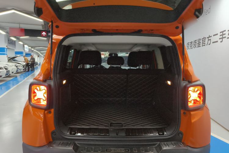Used Jeep Renegade 2016 2.0L Automatic Four-Wheel Drive 75th Anniversary Tribute Edition Trunk