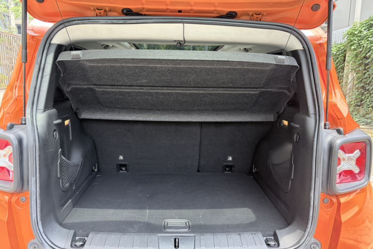Used Jeep Renegade 2016 1.4T Automatic Jingneng Edition Trunk