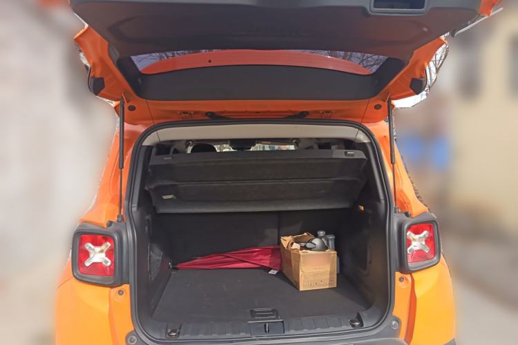 Used Jeep Renegade 2016 1.4T Automatic High-Energy Version Trunk