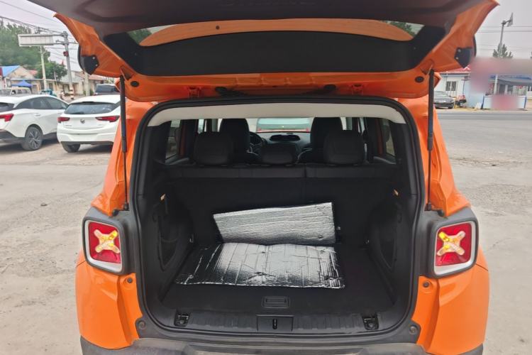 Used Jeep Renegade 2016 1.4T Automatic Smart Edition Trunk