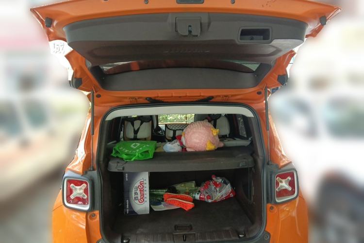 Used Jeep Renegade 2016 1.4T Automatic Smart Edition Trunk