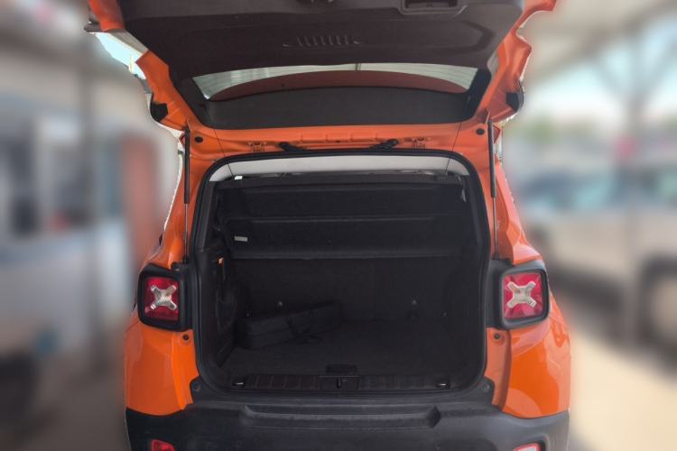 Used Jeep Renegade 2016 1.4T Automatic Jingneng Edition Trunk