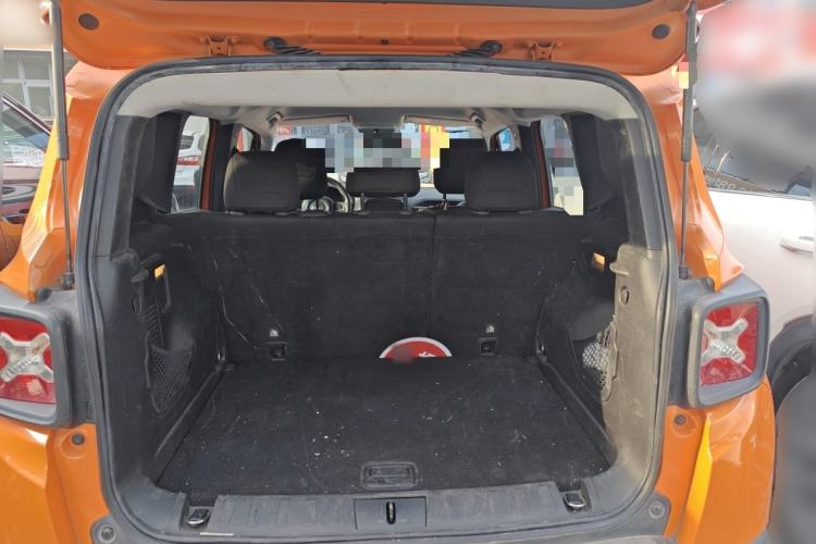 Used Jeep Renegade 2016 1.4T Automatic Kinetic Edition Trunk