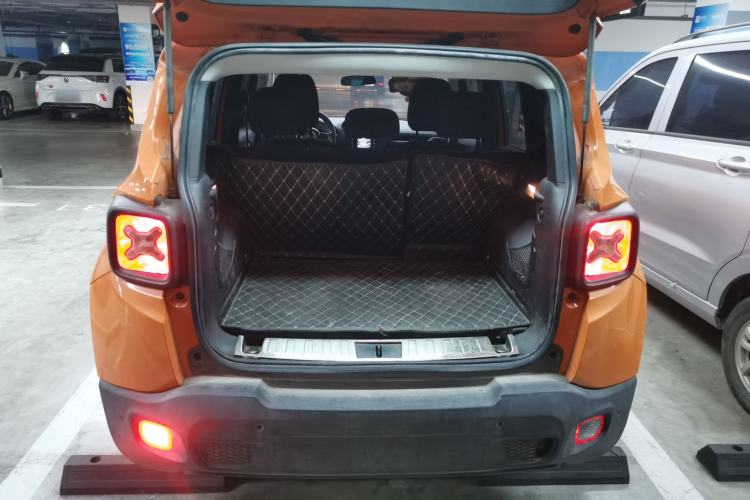 Used Jeep Renegade 2016 1.4T Automatic Jingneng Edition Trunk
