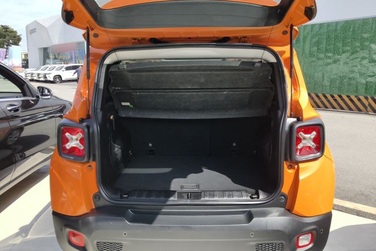Used Jeep Renegade 2016 1.4T Automatic Jingneng Edition Trunk
