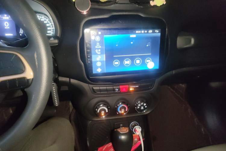 Used Jeep Renegade 2017 180T Automatic High-Energy Version Audio And AC Panel