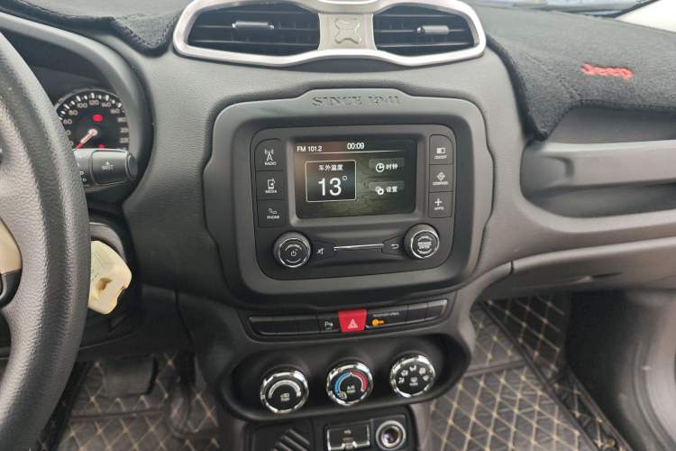 Used Jeep Renegade 2017 180T Automatic High-Energy Version Audio And AC Panel