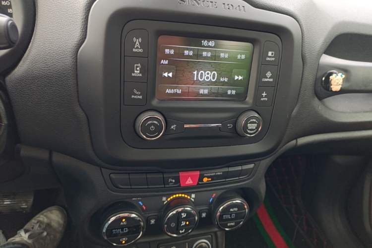 Used Jeep Renegade 2017 180T Automatic Jingneng Edition Audio And AC Panel