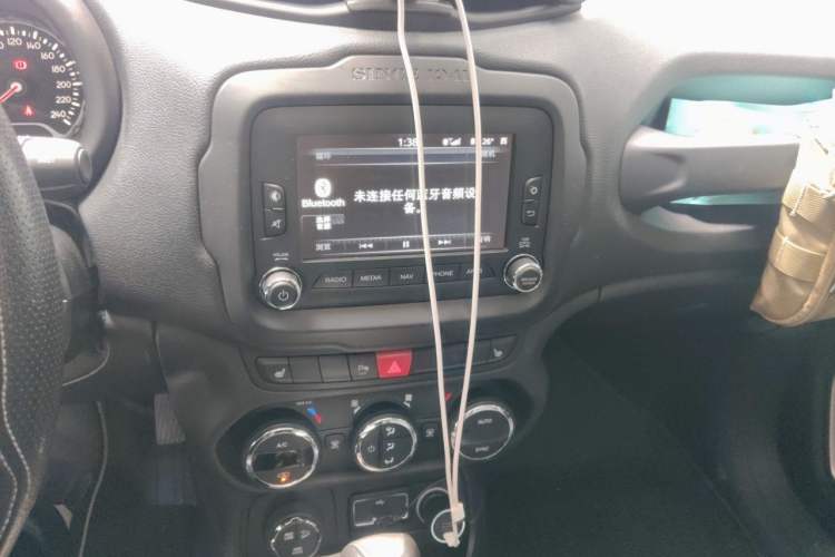Used Jeep Renegade 2017 180TS Automatic All-Wheel Drive Versatile Edition Audio And AC Panel