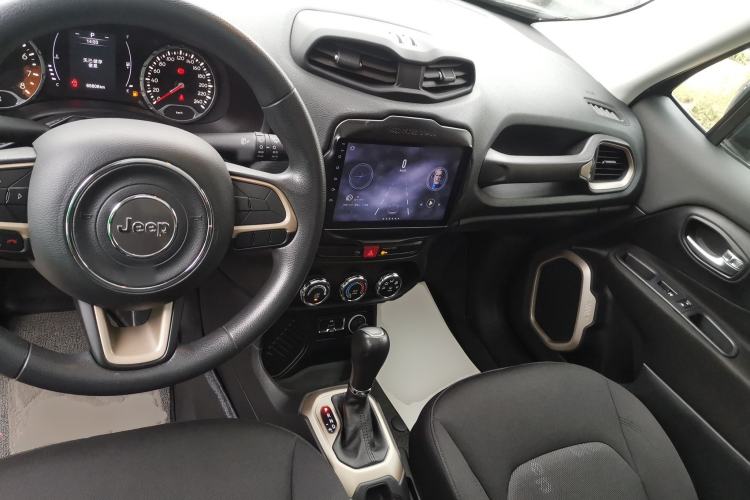 Used Jeep Renegade 2017 180T Automatic High-Energy Version Center Console