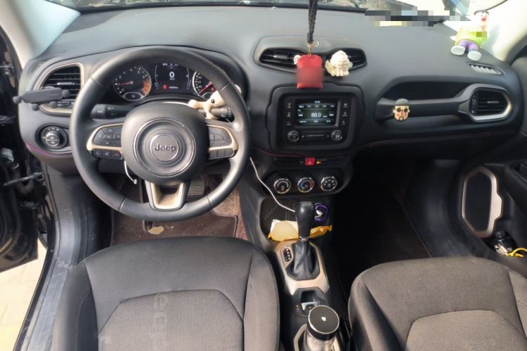 Used Jeep Renegade 2017 180T Automatic High-Energy Version Center Console