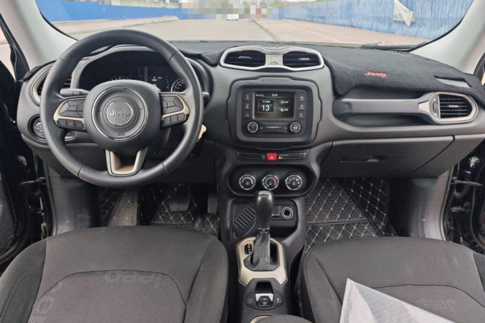 Used Jeep Renegade 2017 180T Automatic High-Energy Version Center Console