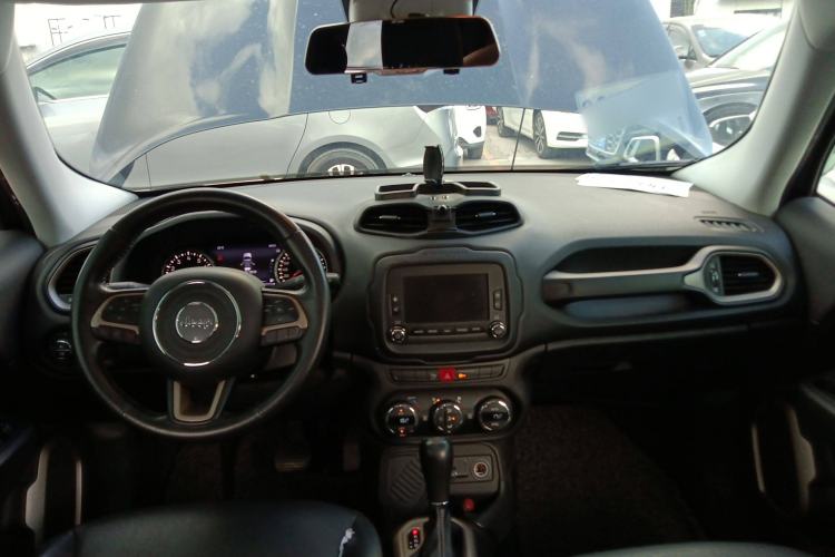 Used Jeep Renegade 2017 180T Automatic Smart Version Center Console