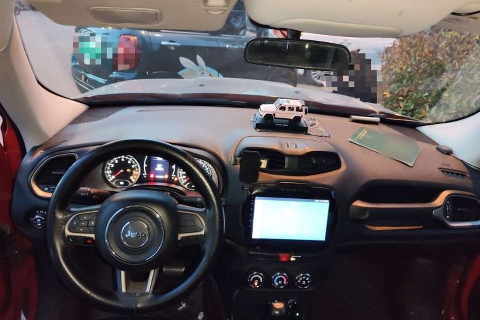 Used Jeep Renegade 2017 180T Automatic Kinetic Edition+ Center Console