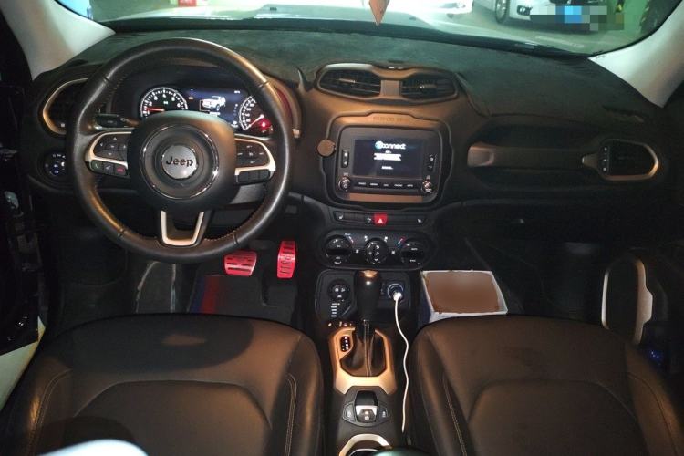 Used Jeep Renegade 2017 180TS Automatic All-Wheel Drive Versatile Edition Center Console