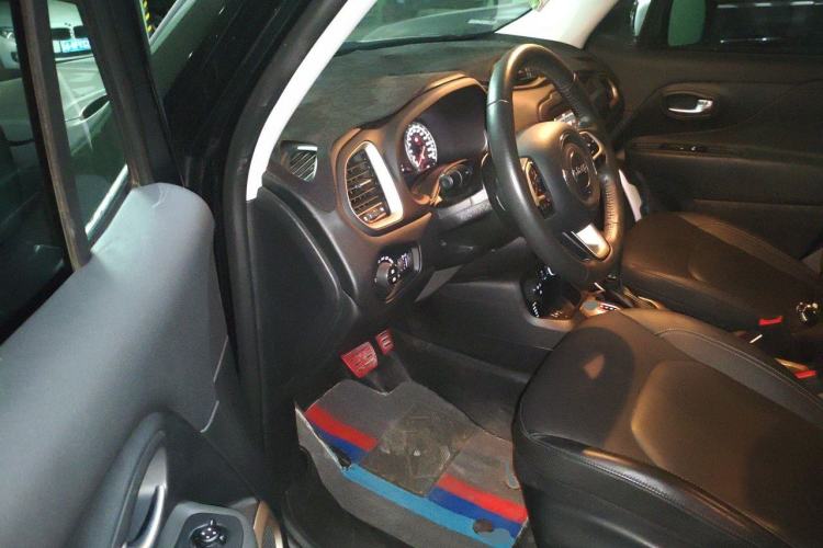 Used Jeep Renegade 2017 180TS Automatic All-Wheel Drive Versatile Edition Driver Seat