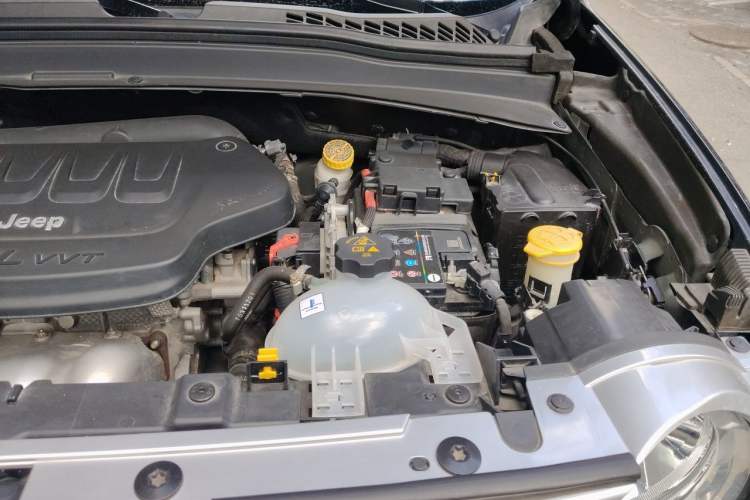 Used Jeep Renegade 2017 180TS Automatic All-Wheel Drive Versatile Edition Engine Bay Left