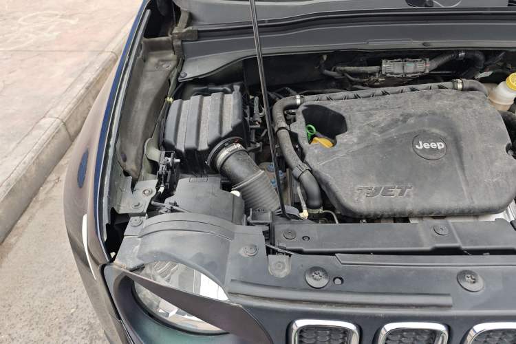 Used Jeep Renegade 2017 180T Automatic High-Energy Version Engine Bay Right