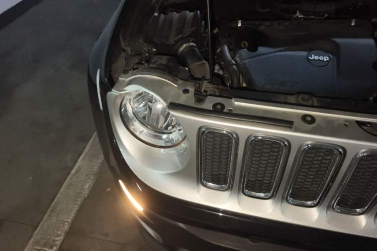 Used Jeep Renegade 2017 180T Automatic Smart Version Engine Bay Right