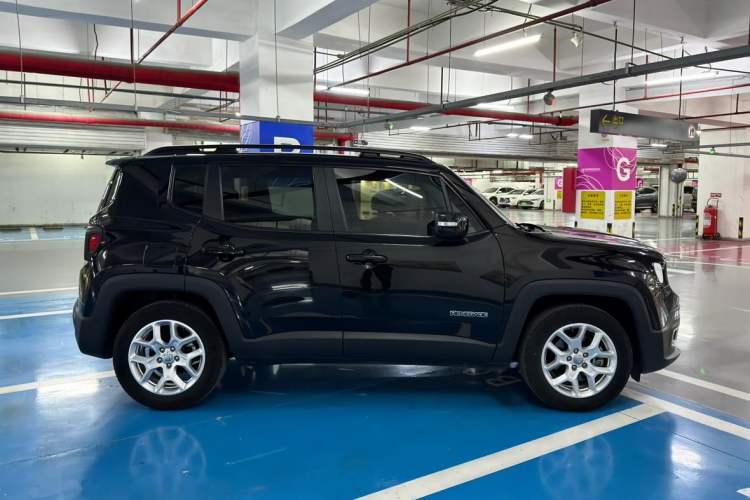 Used Jeep Renegade 2017 180T Automatic High-Energy Version Exterior 3