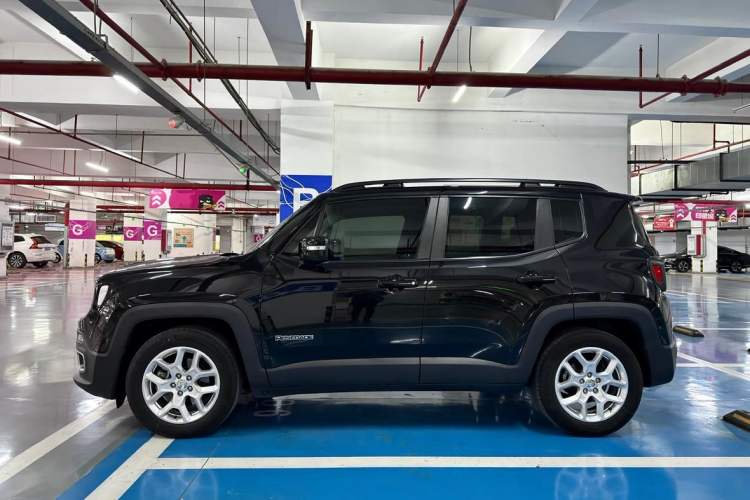 Used Jeep Renegade 2017 180T Automatic High-Energy Version Exterior 4