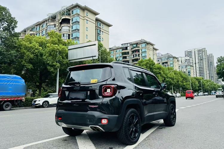 Used Jeep Renegade 2017 180TS Automatic All-Wheel Drive Versatile Edition Exterior 5