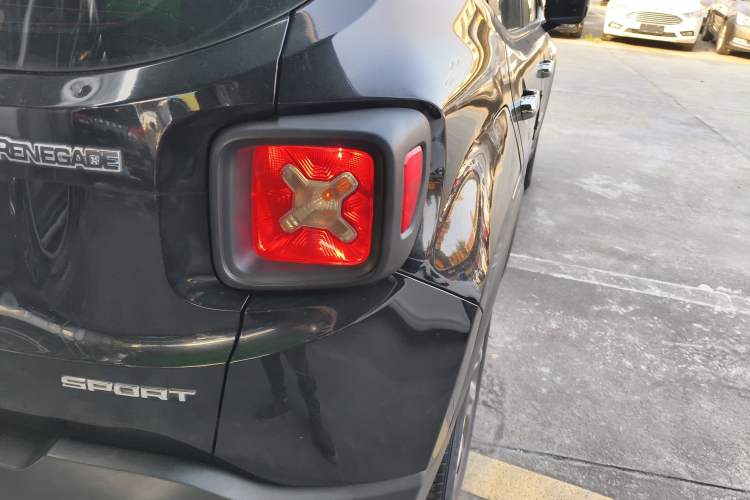 Used Jeep Renegade 2017 180T Automatic Kinetic Edition+ Exterior 5
