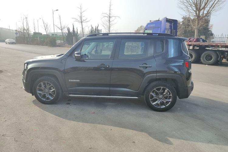 Used Jeep Renegade 2017 180T Manual Kinetic Edition Exterior 5