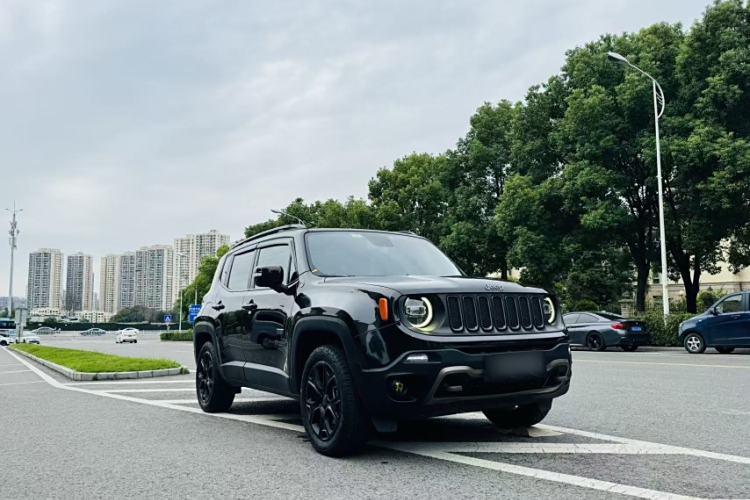 Used Jeep Renegade 2017 180TS Automatic All-Wheel Drive Versatile Edition Exterior 6