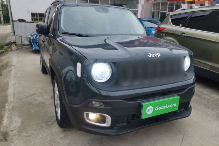 Used Jeep Renegade 2017 180T Automatic High-Energy Version Front Right 45 Deg